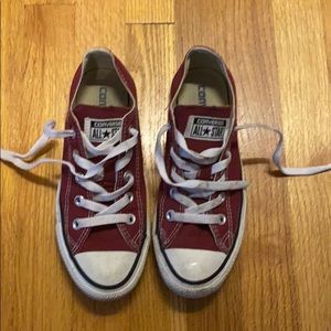 converse all star sneaker. red canvas size 4 men’s